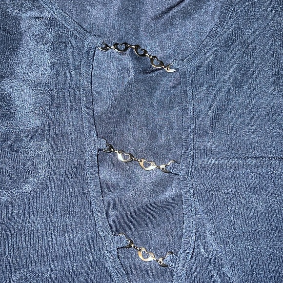 BLUE MESH CROP TOP WITH BELLE SLEEVS AND SILVER HEART CHAIN - Picture 4 of 4